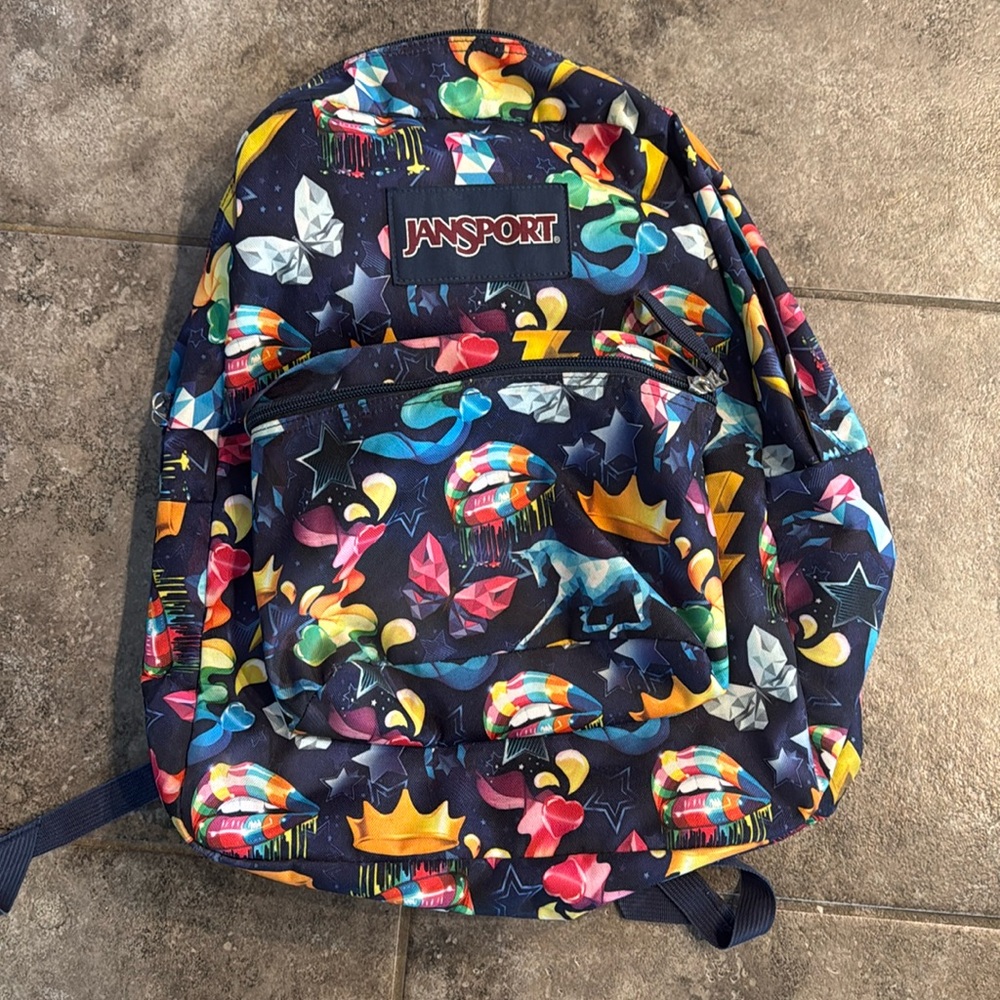 Like new condition. Only worn a couple times. Non-smoking home.